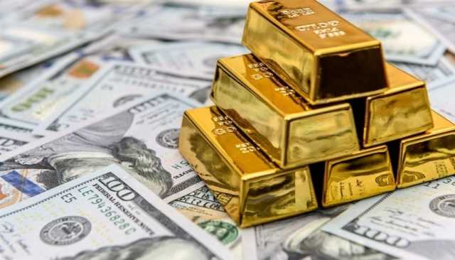 الذهب ينخفض مع صعود الدولار وارتفاع عوائد سندات الخزانة