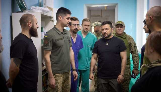 زيلينسكي يزور القوات الأوكرانية في زابوريجيا