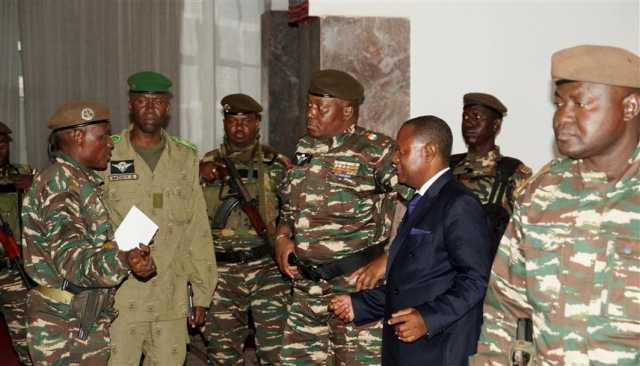 انقلابيو النيجر يخشون هجوماً فرنسياً ويحسمون قرار مستقبل بازوم