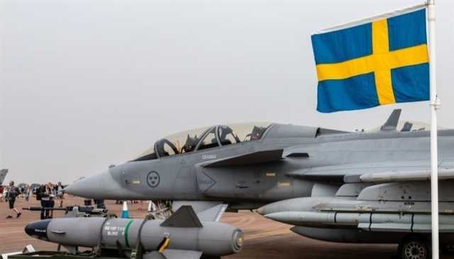 السويد تدرس إرسال طائرات مقاتلة إلى أوكرانيا