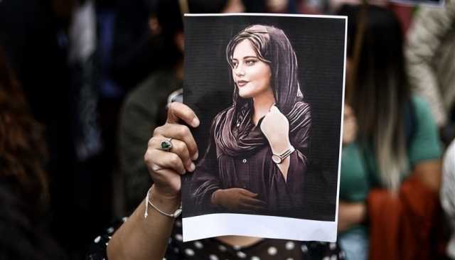 إجراءات أمنية مكثفة بمدن إيرانية عشية ذكرى مهسا أميني