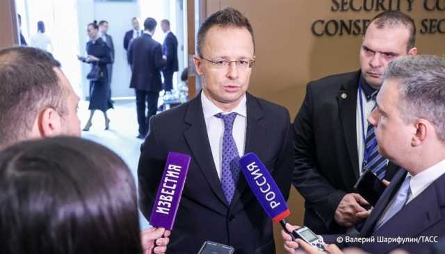 وزير خارجية المجر يدعو السياسيين الغربيين إلى الاجتماع مع لافروف
