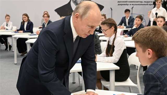 روسيا تبدأ العام الدراسي بمناهج تحمل رائحة الحرب