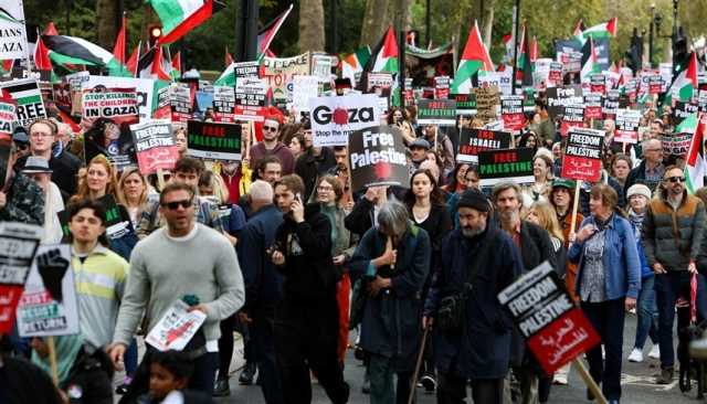 'أوقفوا الإبادة الجماعية'.. مظاهرة في لندن للمطالبة بوقف إطلاق النار في غزة