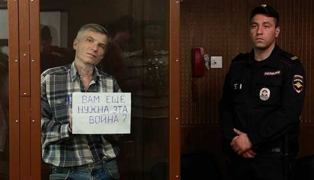 موسكو تدرج 3 من محامي المعارض نافالني على قائمة 'الإرهاب'