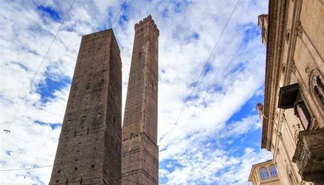 إيطاليا..خبراء يحذرون من انهيار برج غاريسيندا الشهير في بولونيا