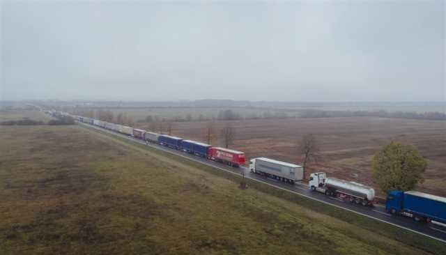 3 آلاف شاحنة أوكرانية عالقة على الحدود البولندية