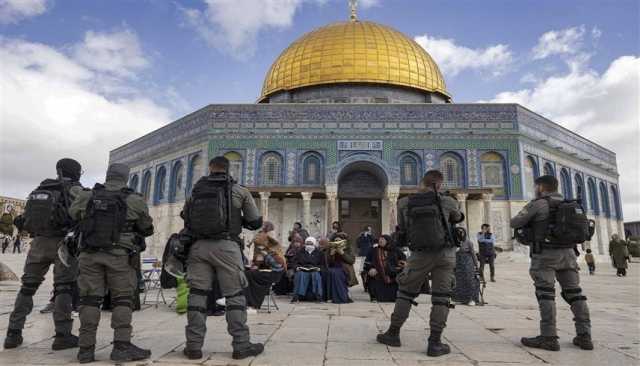 إسرائيل تمنع عشرات الفلسطينيين من القدس وأراضي 1948 من الدخول إلى الأقصى