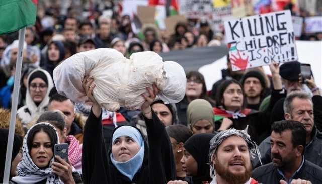 آلالاف يتظاهرون في لندن تأييداً للفلسطينيين