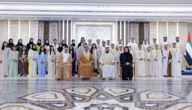 محمد بن راشد يلتقي أعضاء البرلمان الإماراتي للطفل