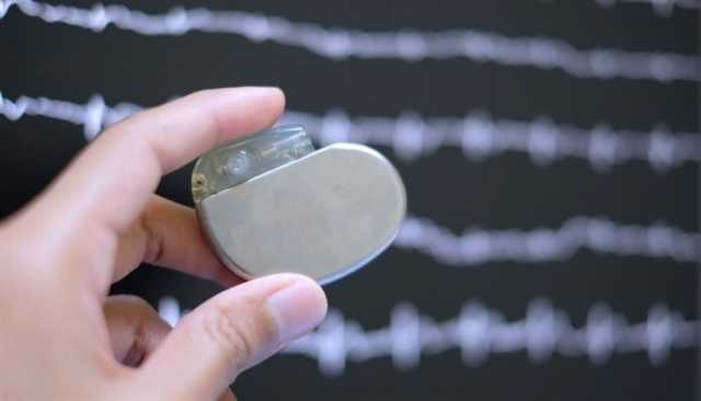 جهاز تجريبي لتنظيم ضربات القلب يشحن بطاريته بنفسه