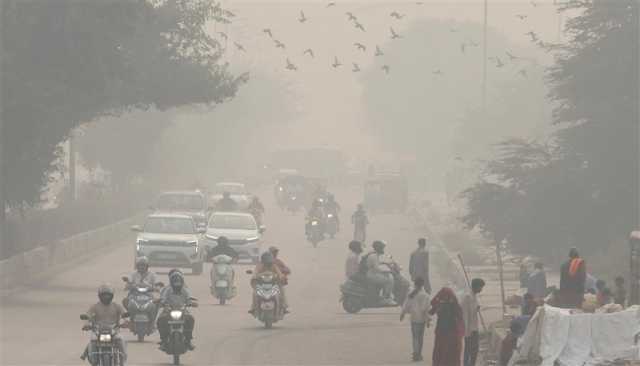 التلوث يغلق الأعمال التجارية والمدارس في باكستان