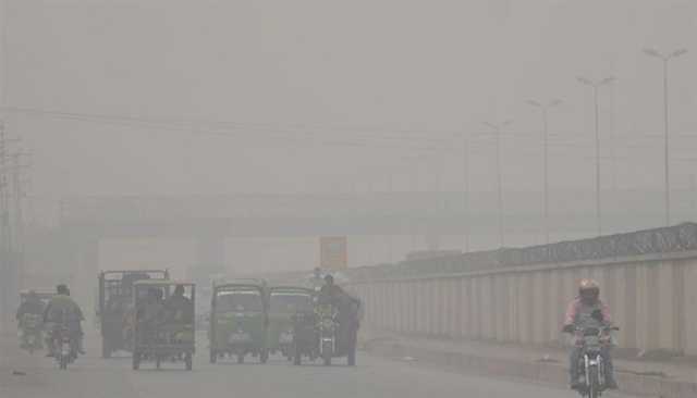 كراتشي الباكستانية غارقة في الدخان