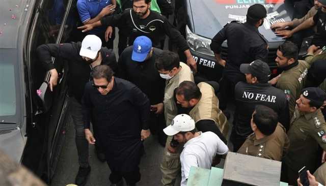 محكمة باكستانية تتهم عمران خان بإفشاء أسرار الدولة