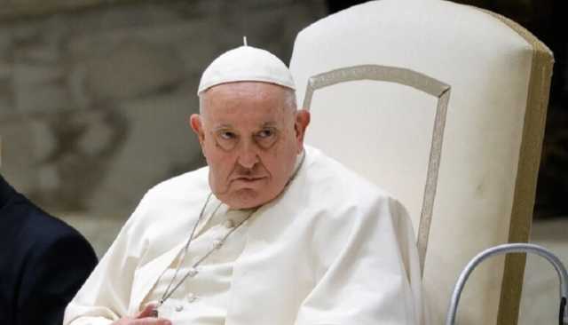 بدا ضعيفاً ومنهكاً.. بابا الفاتيكان يدعو إلى إنهاء الأعمال العدائية في غزة