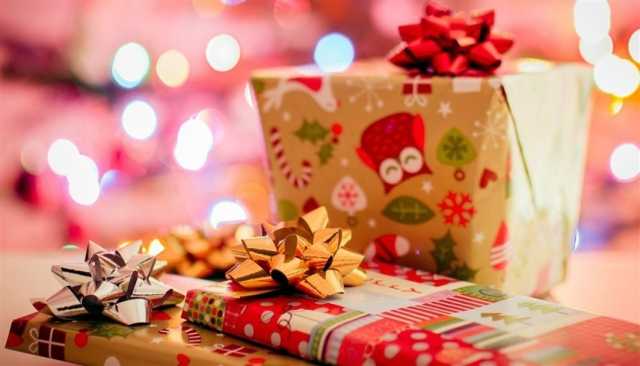 الاستدامة والأزمة الاقتصادية تدفعان المشترين لشراء هدايا مستعملة في عيد الميلاد