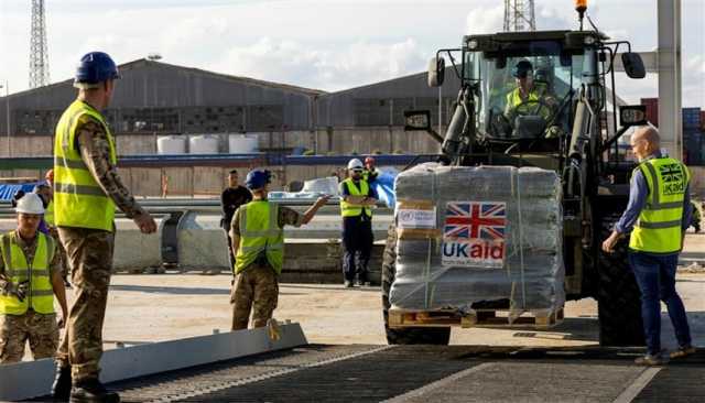وصول أول شحنة مساعدات بريطانية لقطاع غزة إلى مصر
