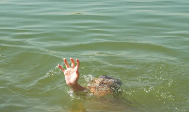 وفاة طفلين شقيقين غرقًا في سد مائي في اب