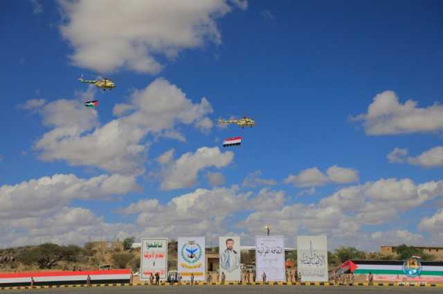 الرئيس المشاط يحضر عرضاً عسكرياً وحفل تخرج دفعة من منتسبي المنطقة العسكرية الـ7 (صور)