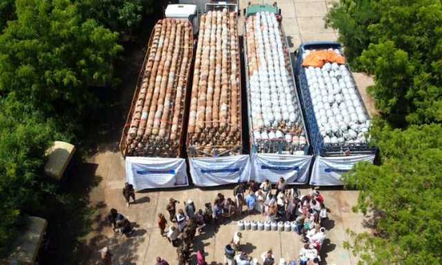 توزيع ١٠ آلاف اسطوانة غاز لأسر السهداء والفقراء في ريمة