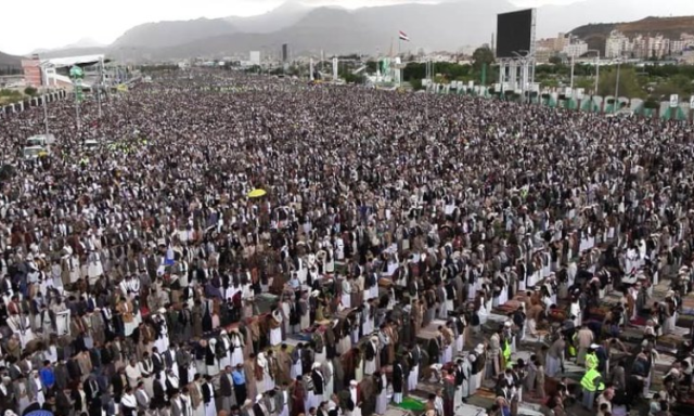 اليمنيون في مسيرات منددة بجرام العدو الصهيوني يباركون عمليات القوات المسلحة