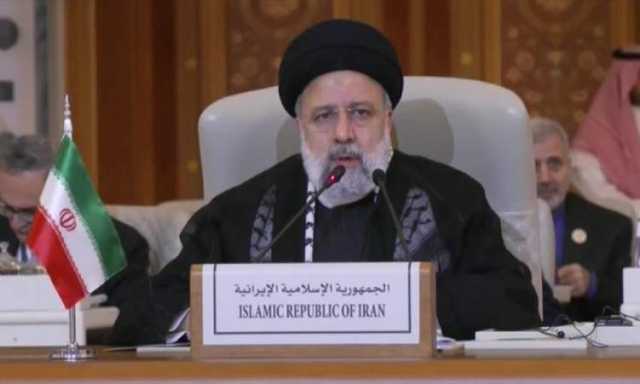 الرئيس الايراني يوجه صفعة للانظمة الخليجية بارتداء الكوفية خلال القمة .. ما سر ارتداءه لكوفية.