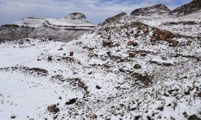 جبل النبي شعيب يسجل 5درجات تحت الصفر