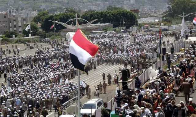 عرض شعبي لقوات التعبئة العامة بإب احتفاءً بالعيد العاشر لثورة ٢١ سبتمبر