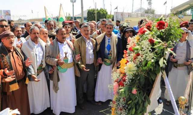 قيادة وكوادر رئاسة مجلس الوزراء تزور ضريح الرئيس الشهيد الصماد