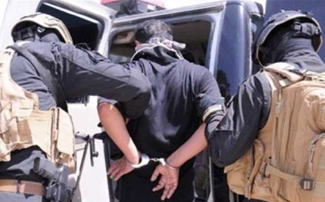 الإطاحة بإرهابيين اثنين وتاجر مخدرات في 3 محافظات