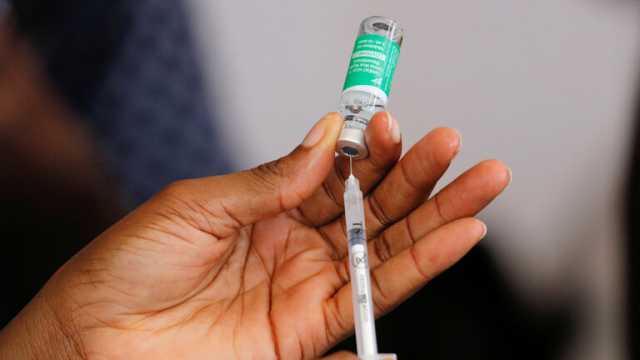 الصحة النيابية تطمئن: جميع اللقاحات الخاصة بكورونا والانفلونزا متوفرة