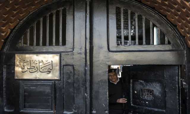 تحالف منظمات مصرية يستهجن تفشي التعذيب بالسجون ويدعو للتحقيق بوفاة معتقل
