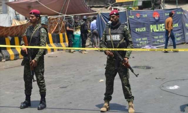 مقتل 11 عاملا في انفجار عبوة ناسفة شمال غرب باكستان