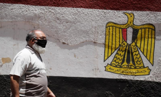 نصحت بارتداء الكمامات.. مصر تعلن اكتشاف حالتين من متحور كورونا الجديد