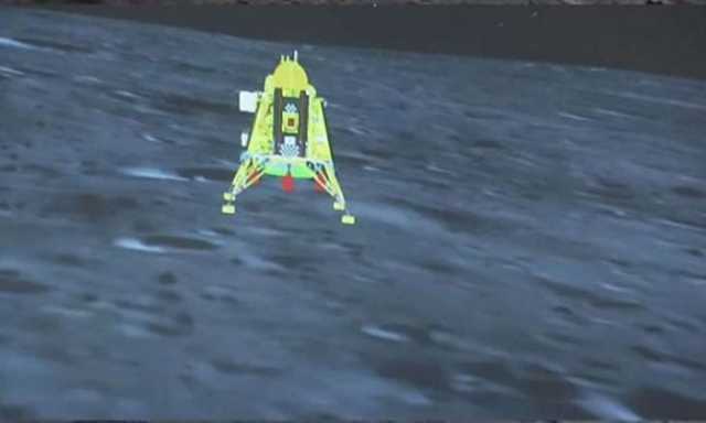 إنجاز تاريخي.. مركبة فضاء هندية تصل القطب الجنوبي للقمر