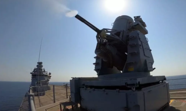 دفاع جوي فوق سفينة وقوات رقمية.. تركيا تعلن عن تجارب عسكرية جديدة (فيديو)