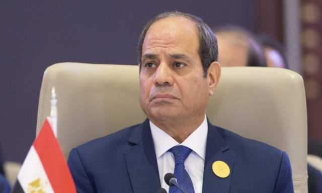 السيسي يحذر المصريين من الثورة والزيادة السكانية ويبرر الإنفاق على البنية التحتية