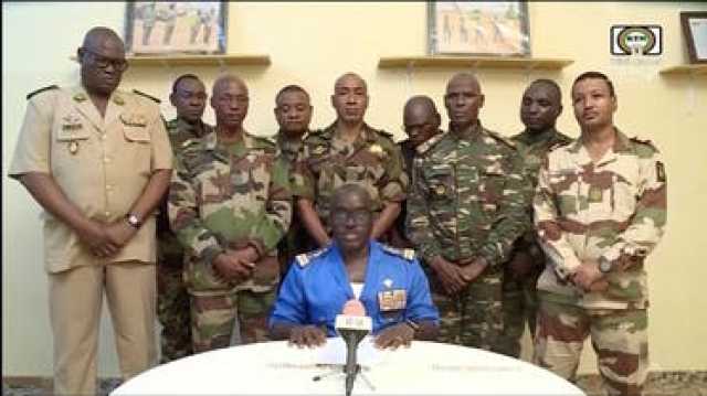 'إفريقيا' تطالب جيش النيجر بالعودة للثكنات.. وأوروبا توقف الدعم