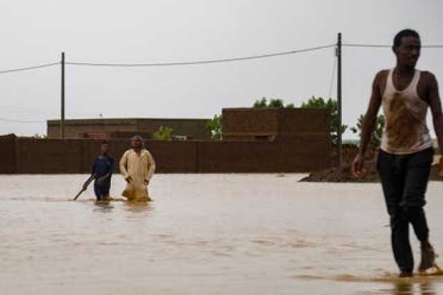 وسط الأزمة الصحية.. سيول تدمر مئات المنازل بشمال السودان