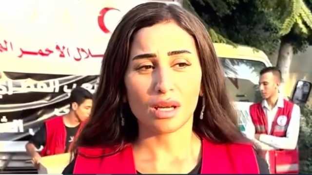 دينا الشربيني تتطوع في الهلال الأحمر.. أول ظهور بعد وفاة والدتها