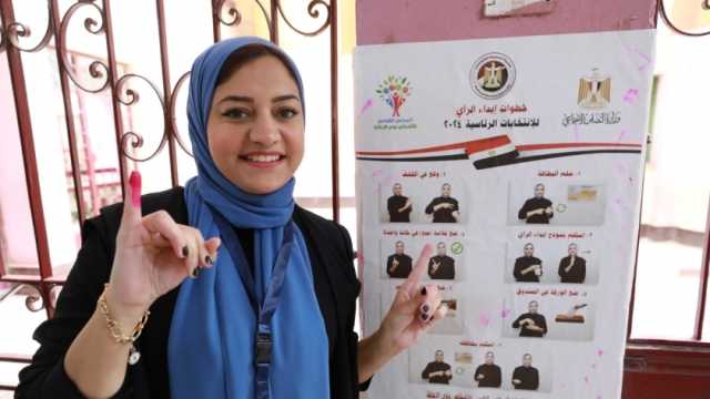 بطلة بوستر توعية الصم بإجراءات التصويت بلغة الإشارة تدلي بصوتها في الانتخابات