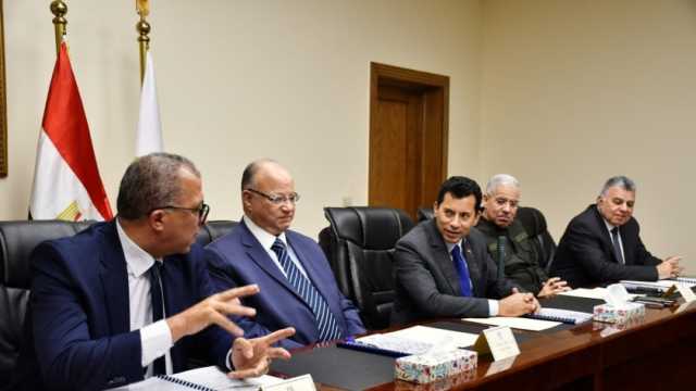 وزير الشباب والرياضة يناقش الطروحات الاستثمارية لتطوير هيئة استاد القاهرة