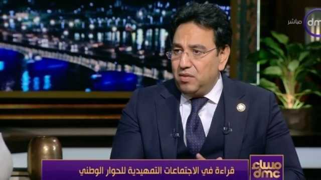 أيمن محسب: الرئيس السيسي يبذل جهودا كبيرة في التعامل مع الأزمات المحيطة بمصر