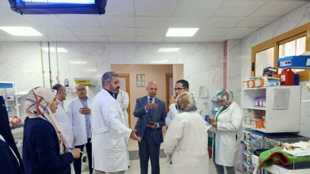 وكيل «صحة الشرقية» يتفقد الخدمات الطبية بمستشفى الزقازيق العام