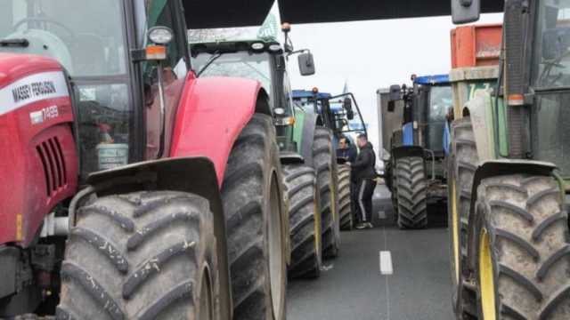 الحكومة الفرنسية تقدم تنازلات جديدة للمزارعين الغاضبين.. ماذا فعلت؟