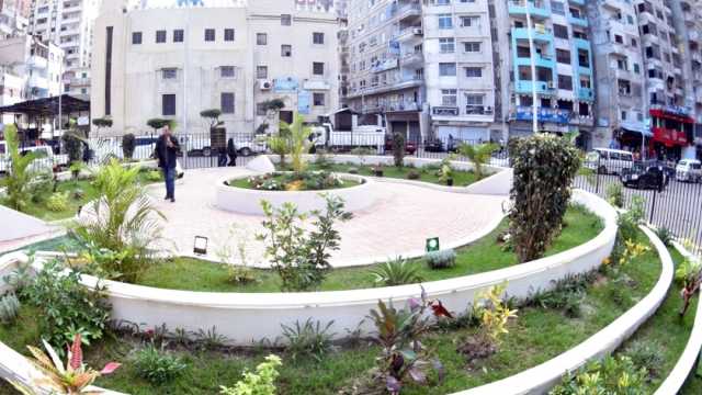 محافظ الإسكندرية يفتتح تطوير ميدان المندرة الجامع (صور)