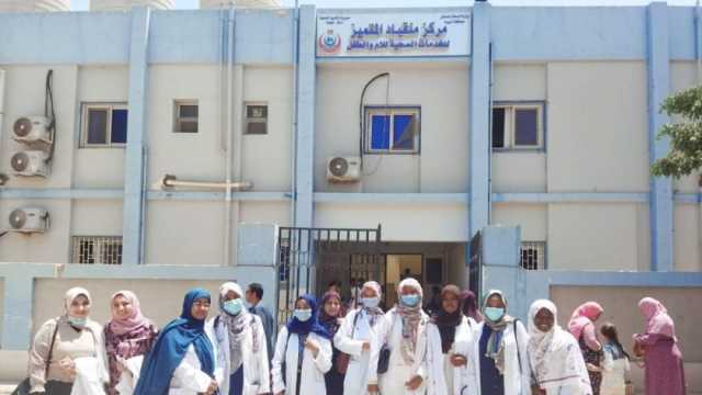 جامعة أسيوط تطلق قافلة طبية مجانية شاملة للكشف على أهالي قرية منقباد