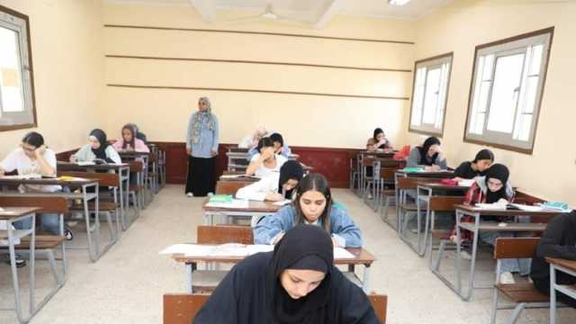 طلاب الثانوية بكفر الشيخ امتحانات الجيولوجيا والجبر في مستوى الطالب المتوسط
