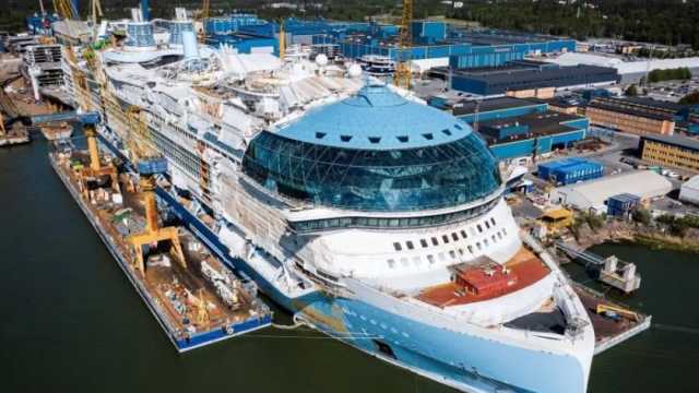 «أيقونة البحار» أكبر سفينة سياحية بالعالم.. 5 أضعاف «تيتانك» وتحمل 7 آلاف راكب