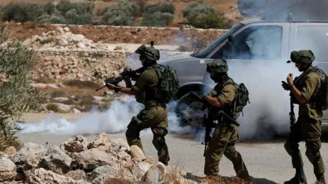 الاحتلال الإسرائيلي يطلق النار على نازحين لإخلاء مجمع ناصر الطبي بخان يونس
